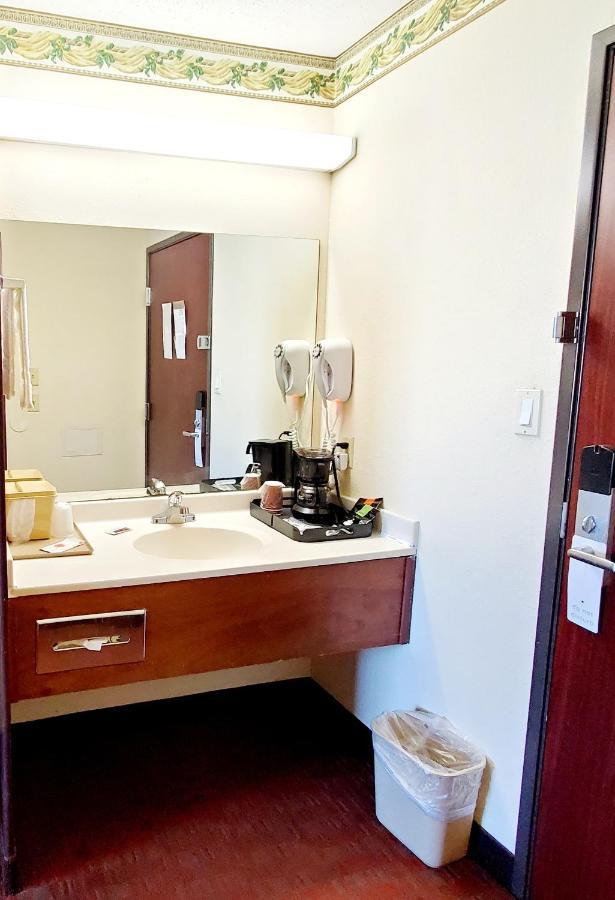 Executive Inn Альва Экстерьер фото