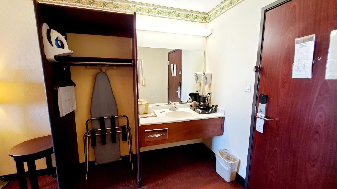 Executive Inn Альва Экстерьер фото